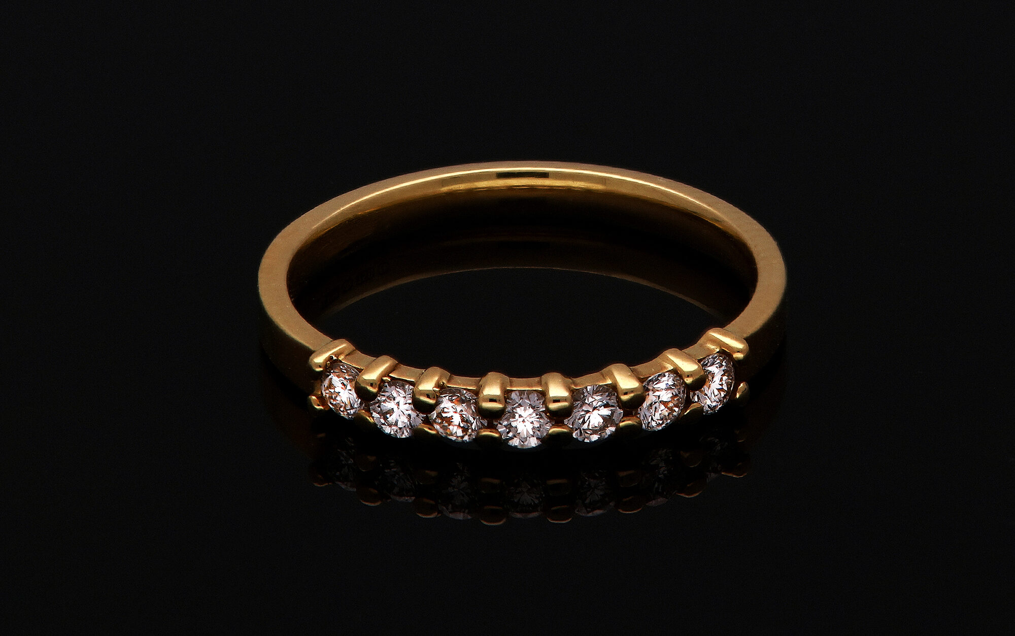 claw engagement wing with 7 diamonds